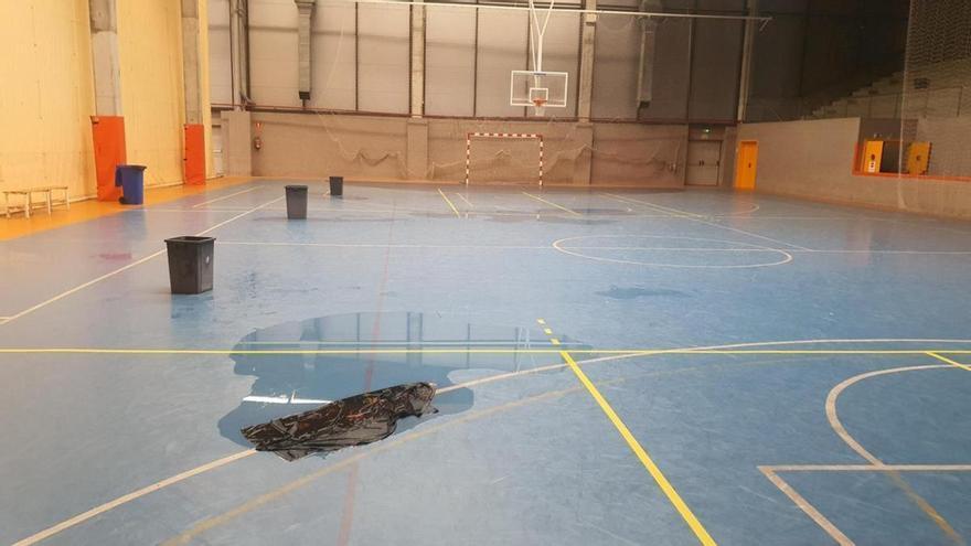 Vídeo | Goteras sin fin en la Ciudad Deportiva de Mérida desesperan a los deportistas