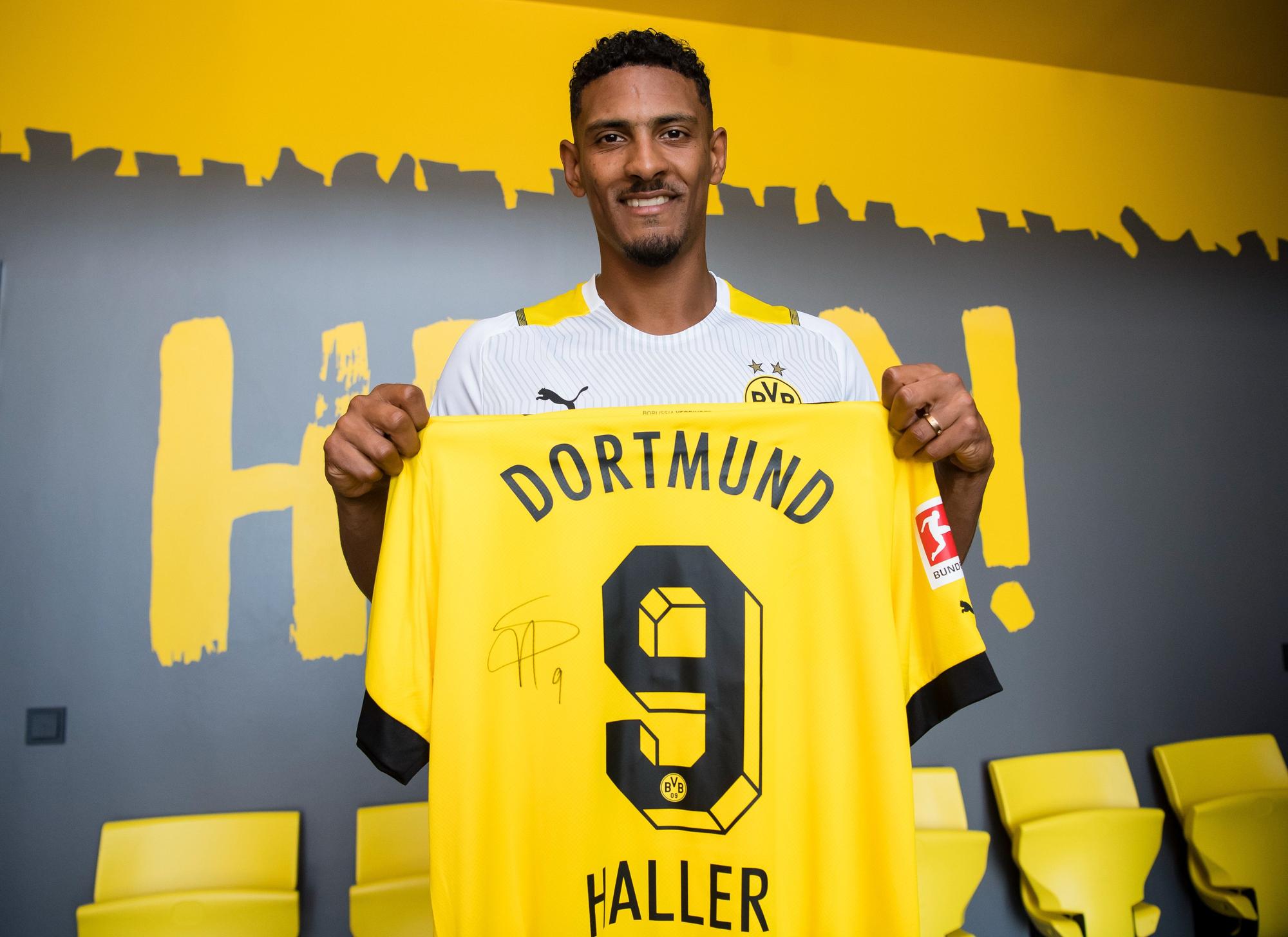 Haller durante su presentación heredando el 9 de Haaland en el Borussia Dortmund
