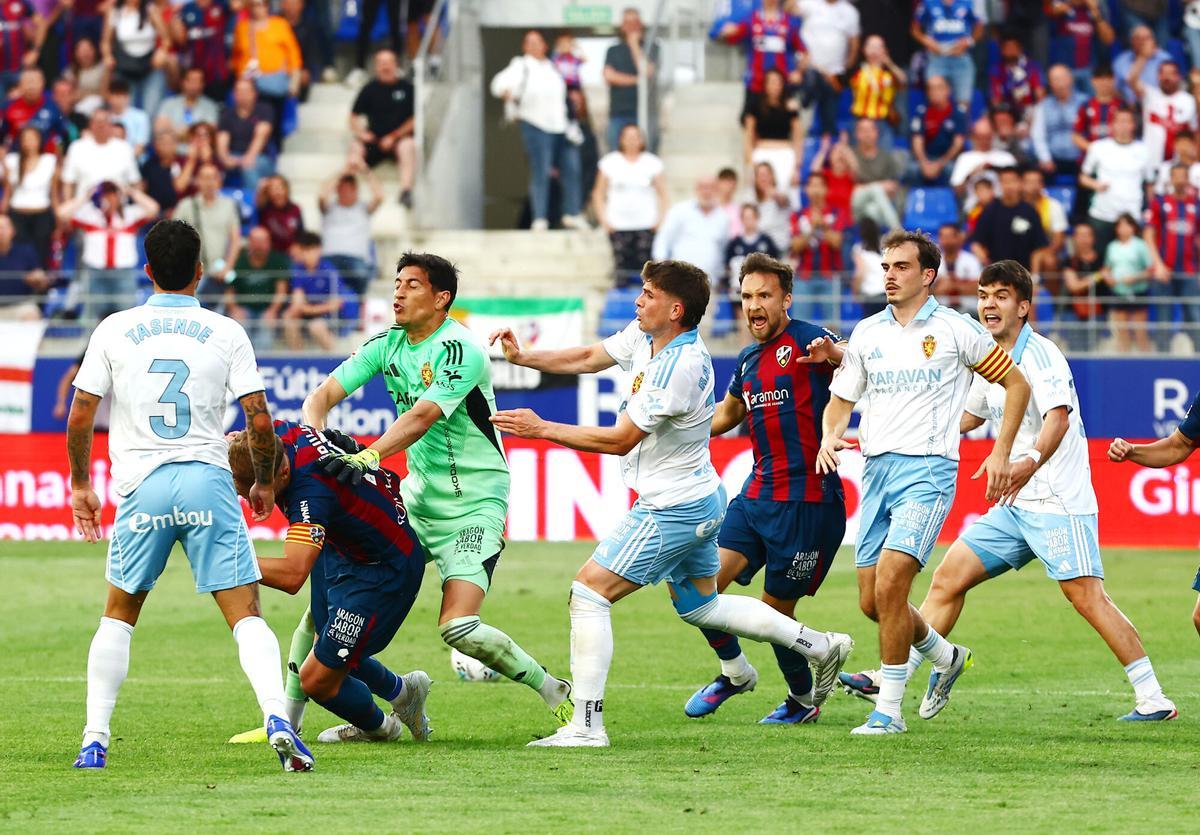 PARTIDO DE LIGA DE SEGUNDA DIVISION, SD HUESCA - REAL ZARAGOZA, ESTADIO DEL ALCORAZ