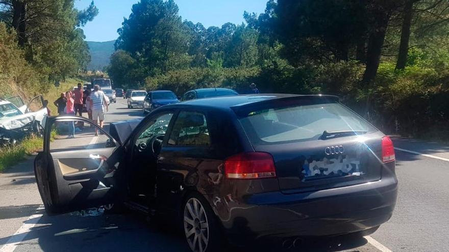 Cinco heridos leves en un accidente en Catoira