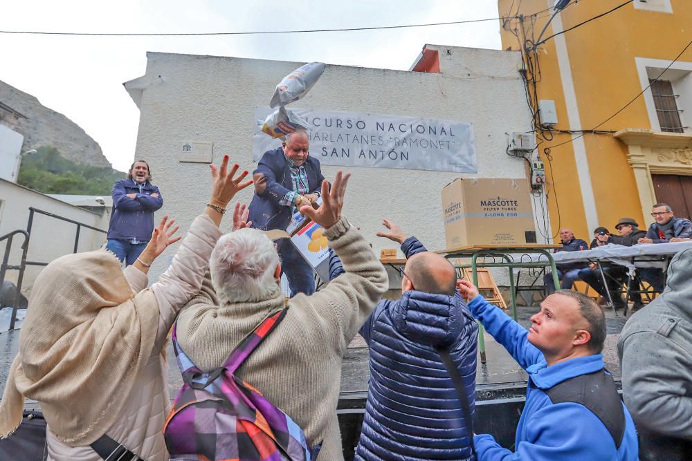 Orihuela celebra San Antón con el concurso de charlatanes, bendición y distinciones