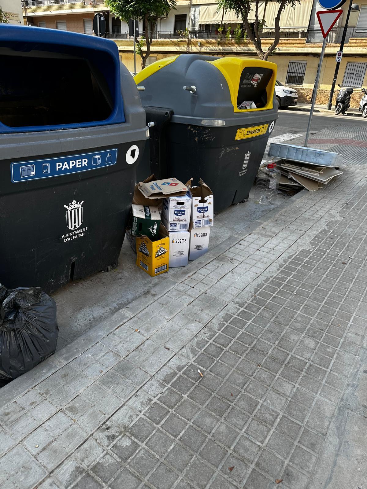 Contenedores en zonas no accesibles.