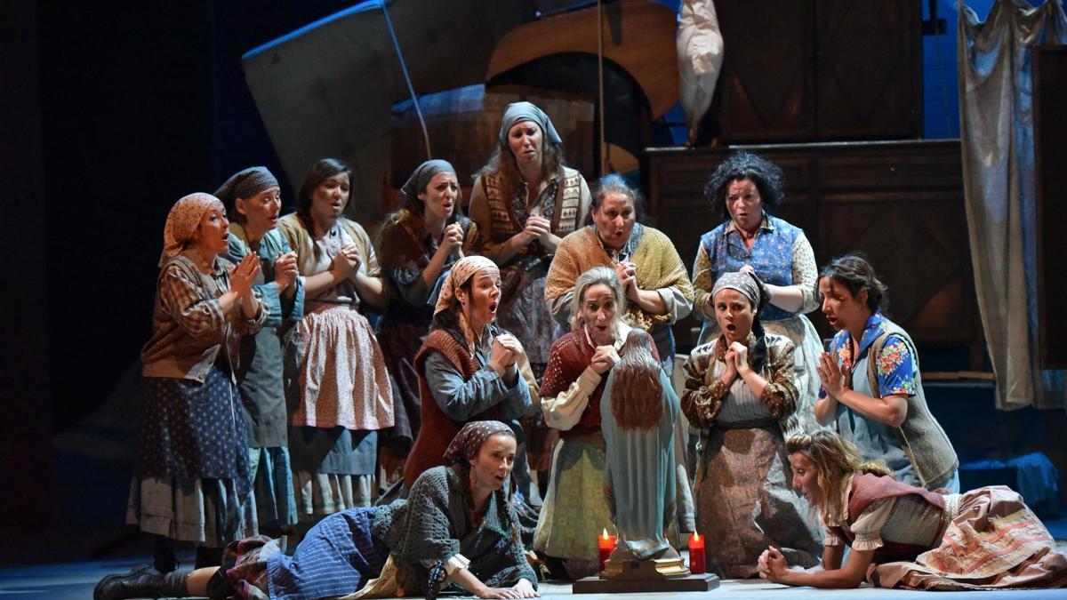 El belcanto regresa al Teatro de la Maestranza con ‘La hija del regimiento’, ópera que estará hasta el 5 de diciembre y para la que todavía quedan entradas. / Jesús Barrera