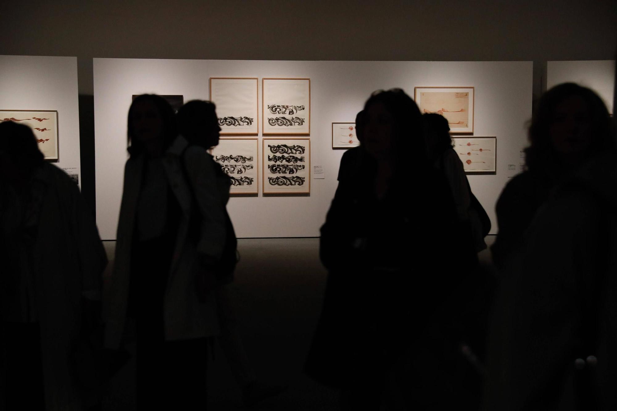 EN IMÁGENES: El Centro Niemeyer acoge una exposición sobre el vínculo entre el escultor Martín Chirino y Estados Unidos