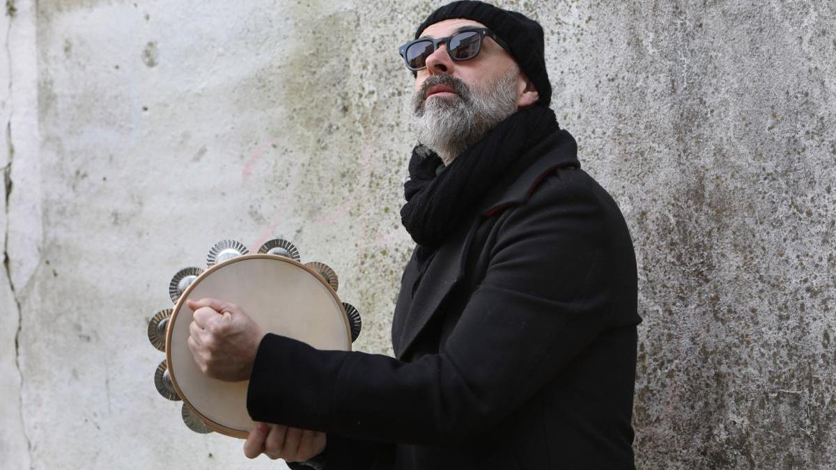 Xabier Díaz, tocando a pandeireta. // Xoán Álvarez