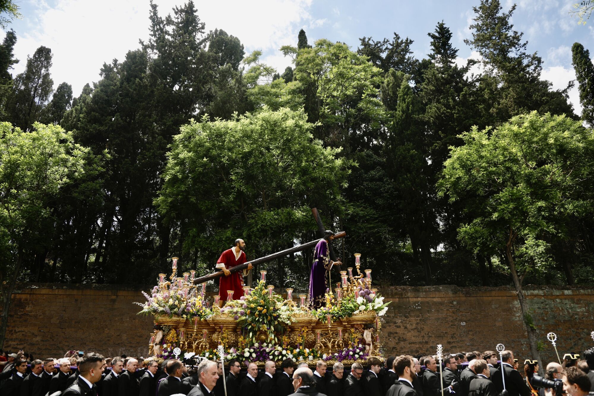 Salida procesional de varias cofradías de León, Portugal, Francia e Italia, durante el Jubileo 2025 en Roma