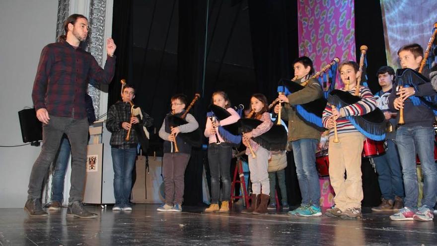 Una de las actuaciones en el teatro Riera.