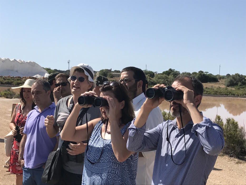 La presidenta Francina Armengol y el conseller Vicenç Vidal visitan el nuevo parque natural de es Trenc