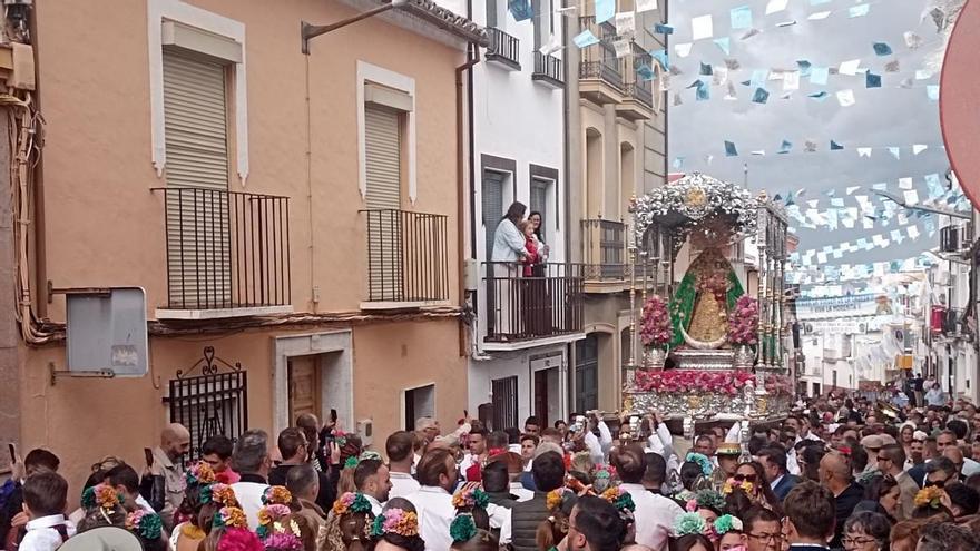 Rute se vuelca con su Virgen Morenita en el día grande de unas fiestas declaradas de interés turístico