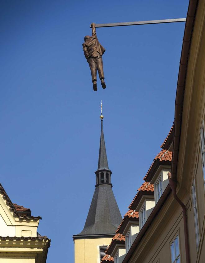 Escultura “El Colgado”.