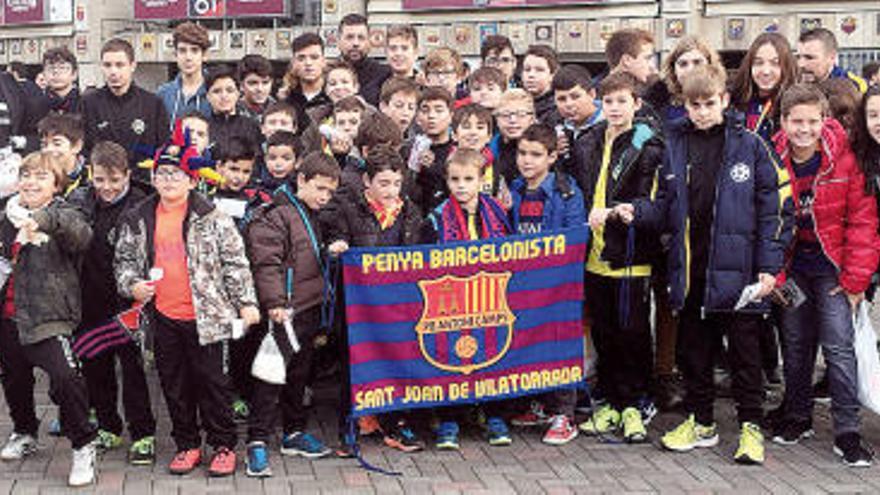 Uns 50 nens de la Penya Barcelonista Antoni Camps de Sant Joan van al Camp Nou