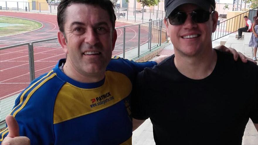 Matt Damon con Nicolás, capitán del Dénia Rugby.