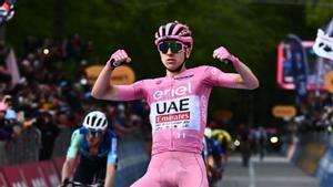 Pogacar juga amb el Giro i aconsegueix el tercer triomf a plaer