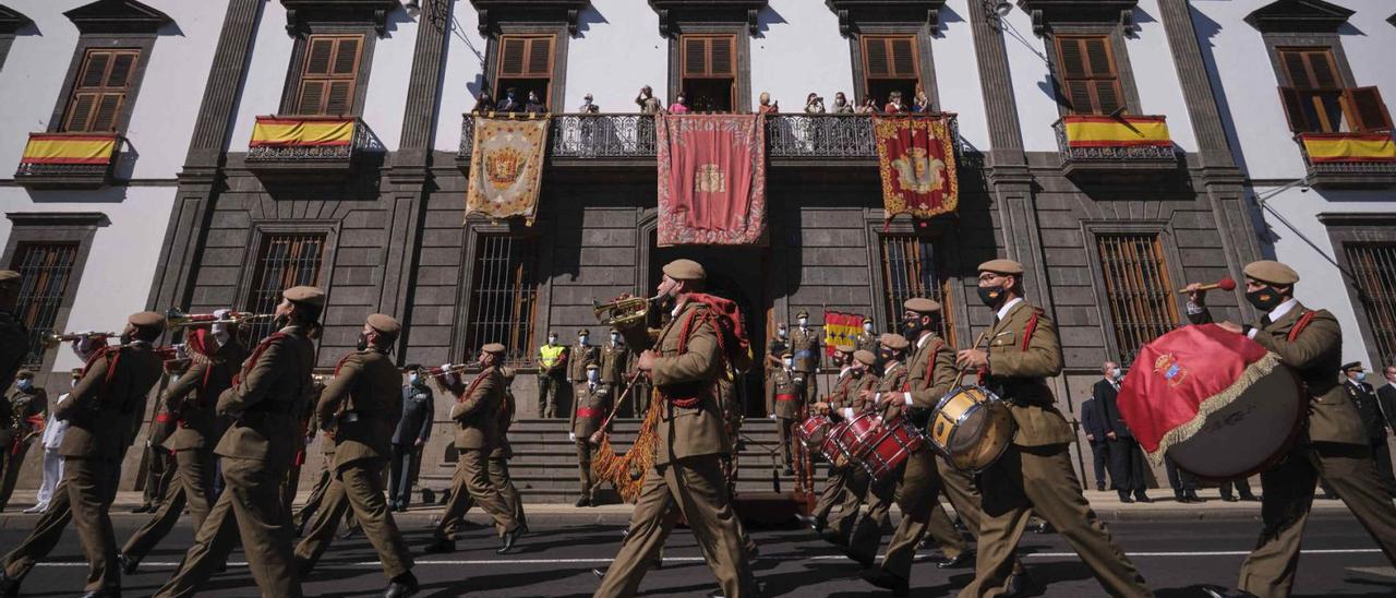 Imagen de  la toma de posesión la pasada semana del nuevo jefe del Mando de Canarias, en la sede de la capianía general en Santa Cruz de Tenerife. | | CARSTEN W. LAURITSEN