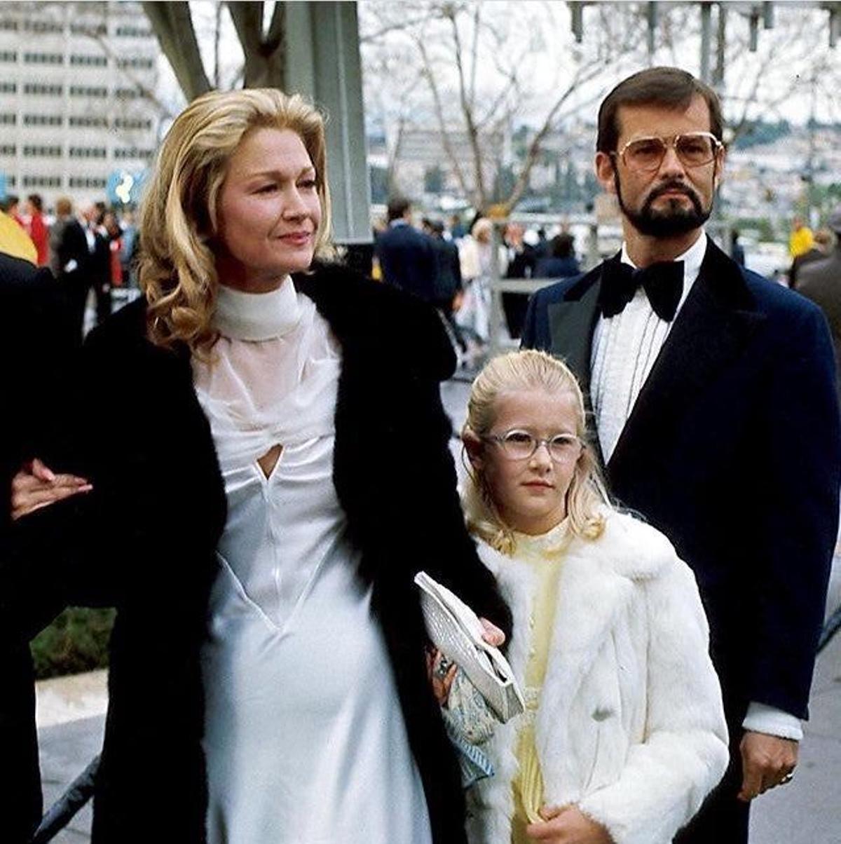 Laura Dern junto a su madre en los Oscar de 1975