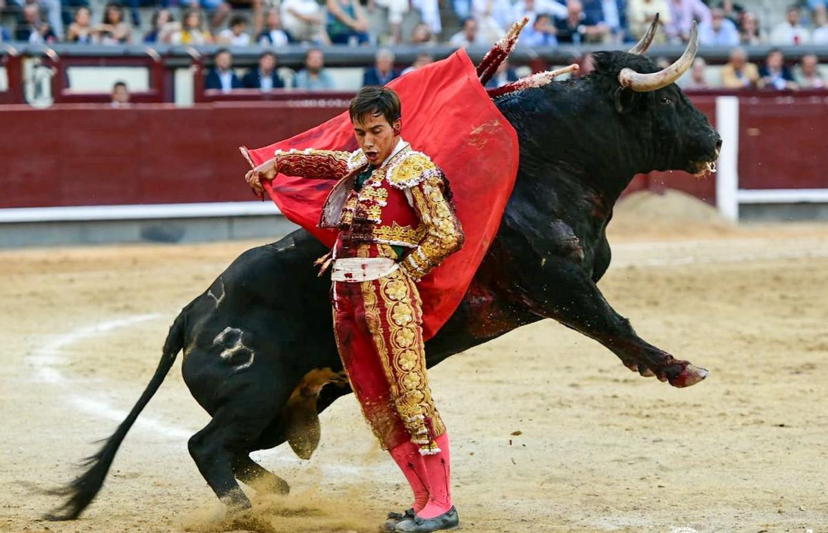 Ismael Martín interpreta una bernarina en el quinto. Foto Plaza 1