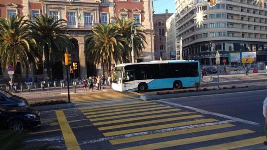 Nuevo paso de cebra en la plaza de la Marina.