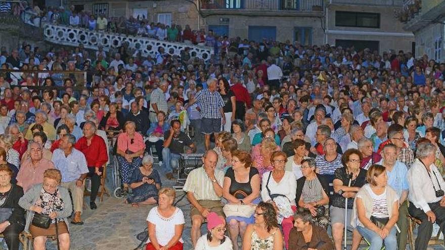 El Eirado do Costal, a reventar, en &quot;Así canta Cangas&quot;. // G.N.