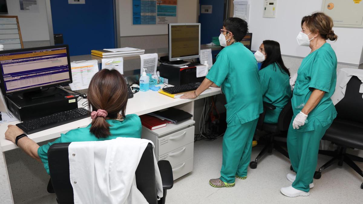 Profesionales del hospital Santa Lucía de Cartagena.