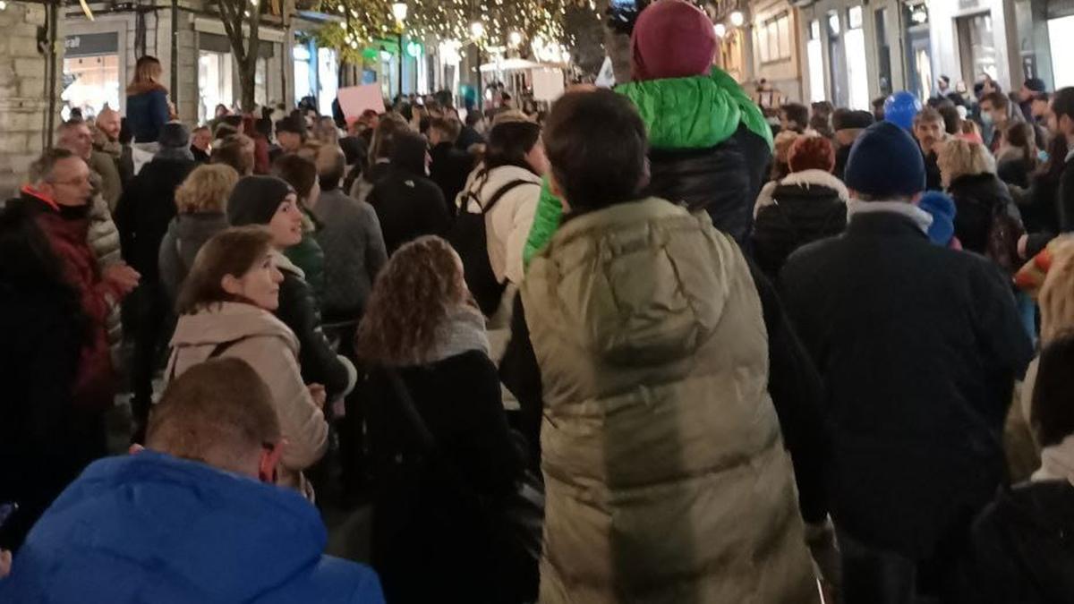 La manifestació contra el passaport covid aquest dissabte 12 de desembre de 2021 a Girona