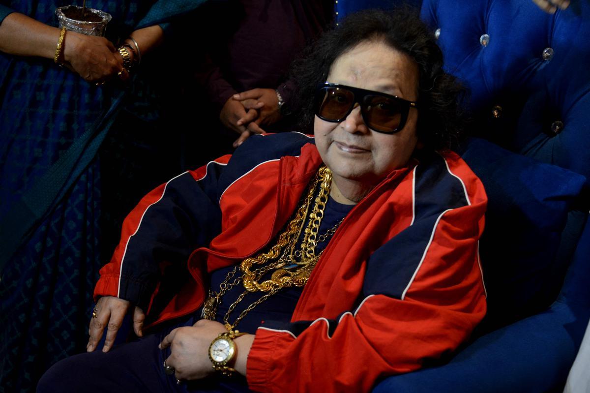 Mor el llegendari Bappi Lahiri, rei de la música disc de Bollywood