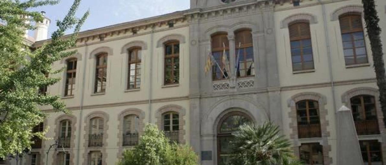 Puerta de entrada al Hospital Provincial de Castelló.