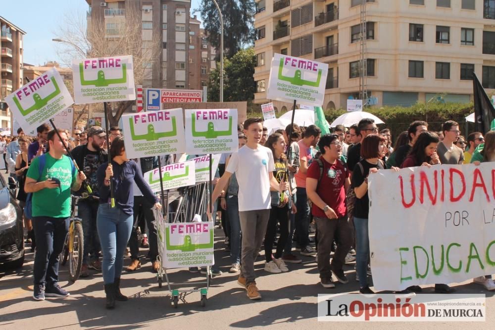 Protestas por Educación por las calles de Murcia
