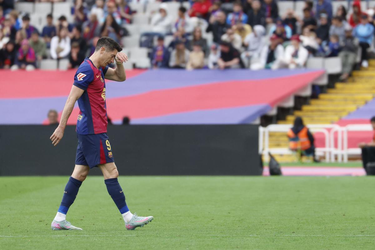 Lewandowski se retira lesionado en el estadio de Montrjuïc