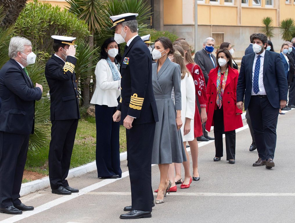 Los Reyes y sus hijas visitan Cartagena para la puesta a flote del submarino S81