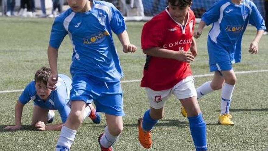 La fase se celebró en el campo de San Martiño. // Bernabé/Cris M.V.