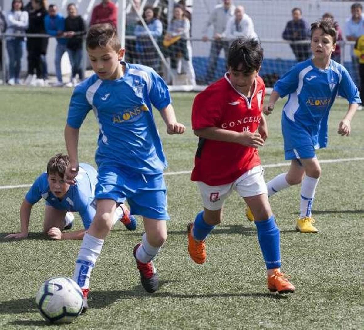 La fase se celebró en el campo de San Martiño. // Bernabé/Cris M.V.