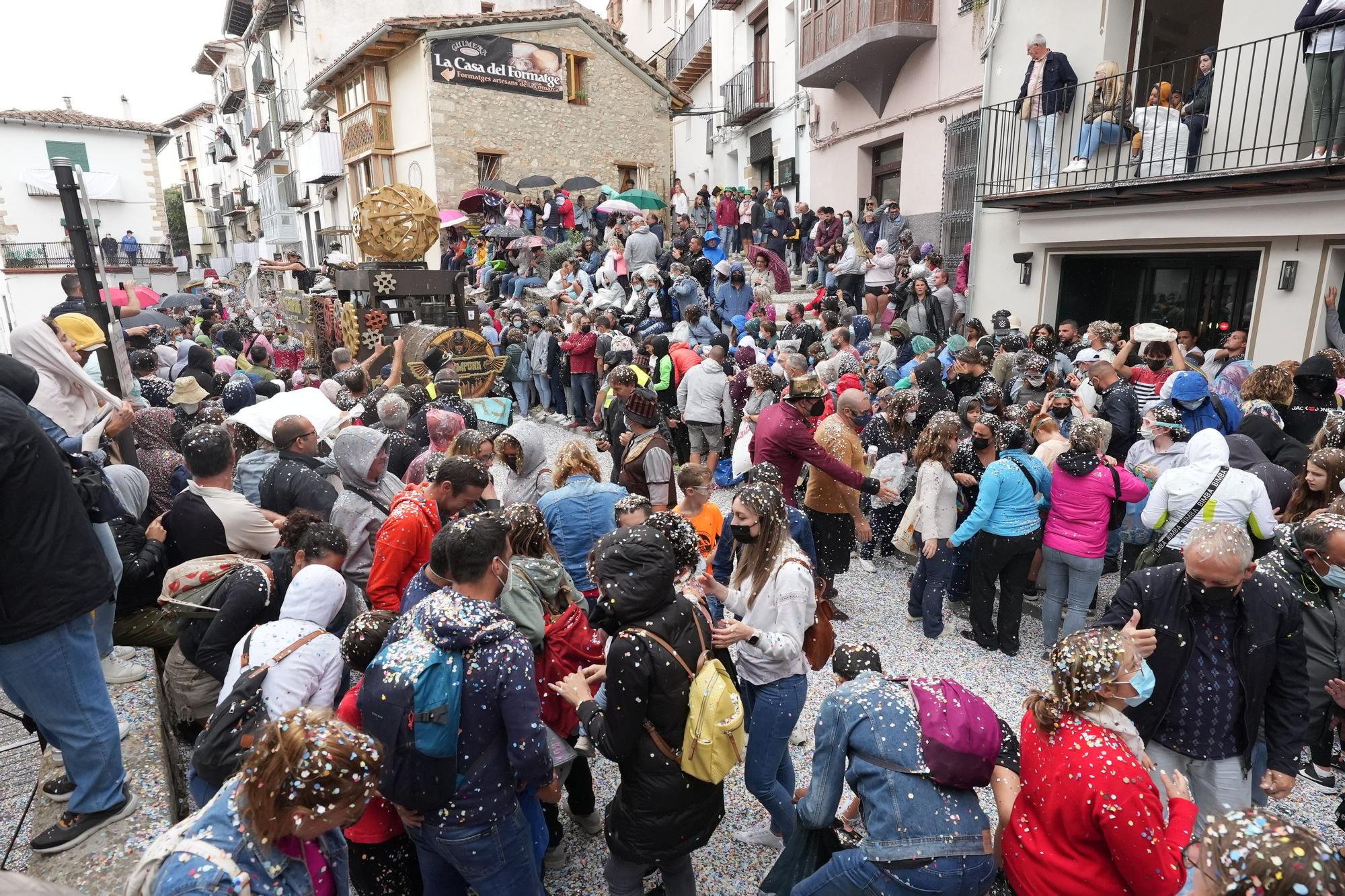 Búscate en el desfile de carrozas y disfraces de l'Anunci de Morella