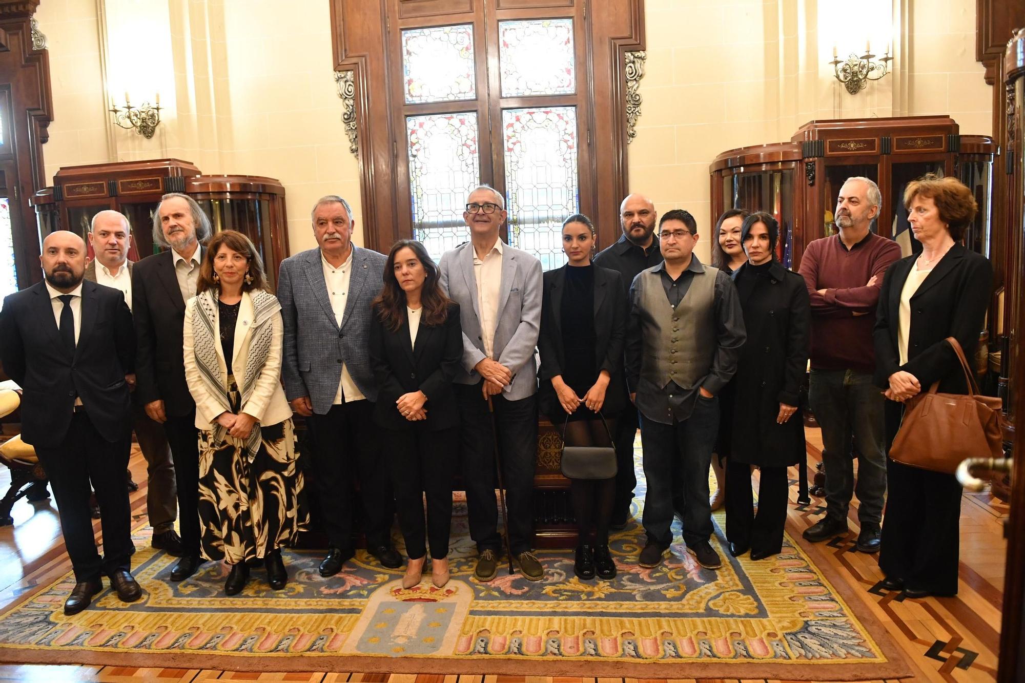 Recepción e enterro dos restos do pintor Francisco Miguel