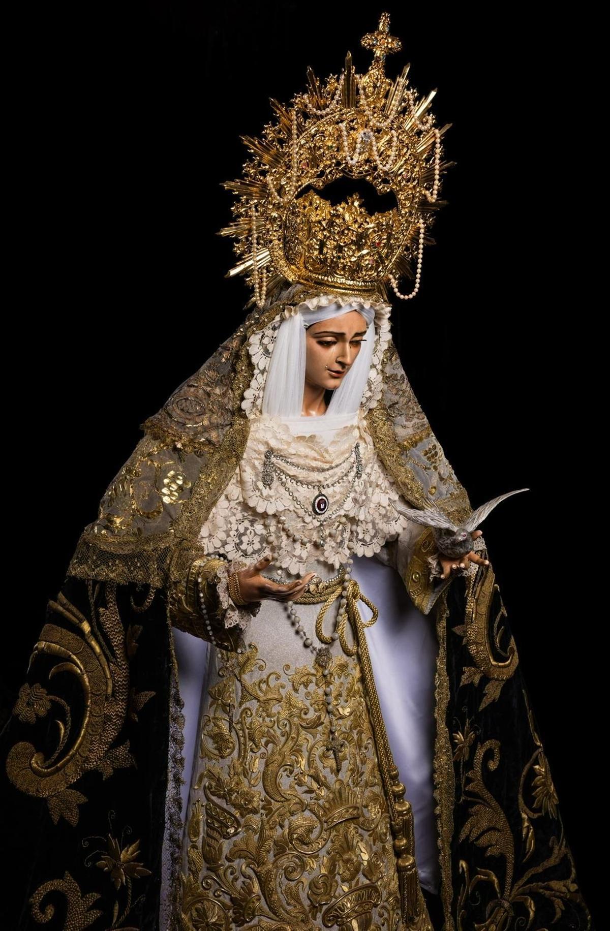 La Virgen de la Paloma, dispuesta para sus cultos extraordinarios con motivo del centenario de su advocación.