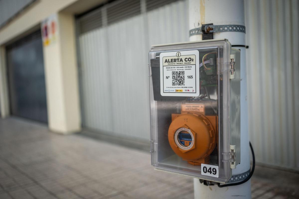 Uno de los medidores de gases instalados en Puerto Naos.