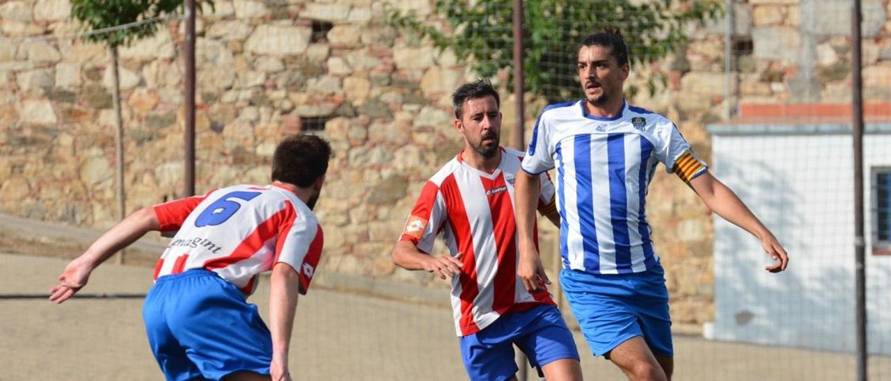 Sergi Massegur, capità del Cassà, en un partit d’anys enrere contra el Sant Pol.