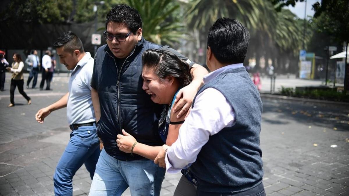 Ciudadanos aterrorizados por el terremoto de México.