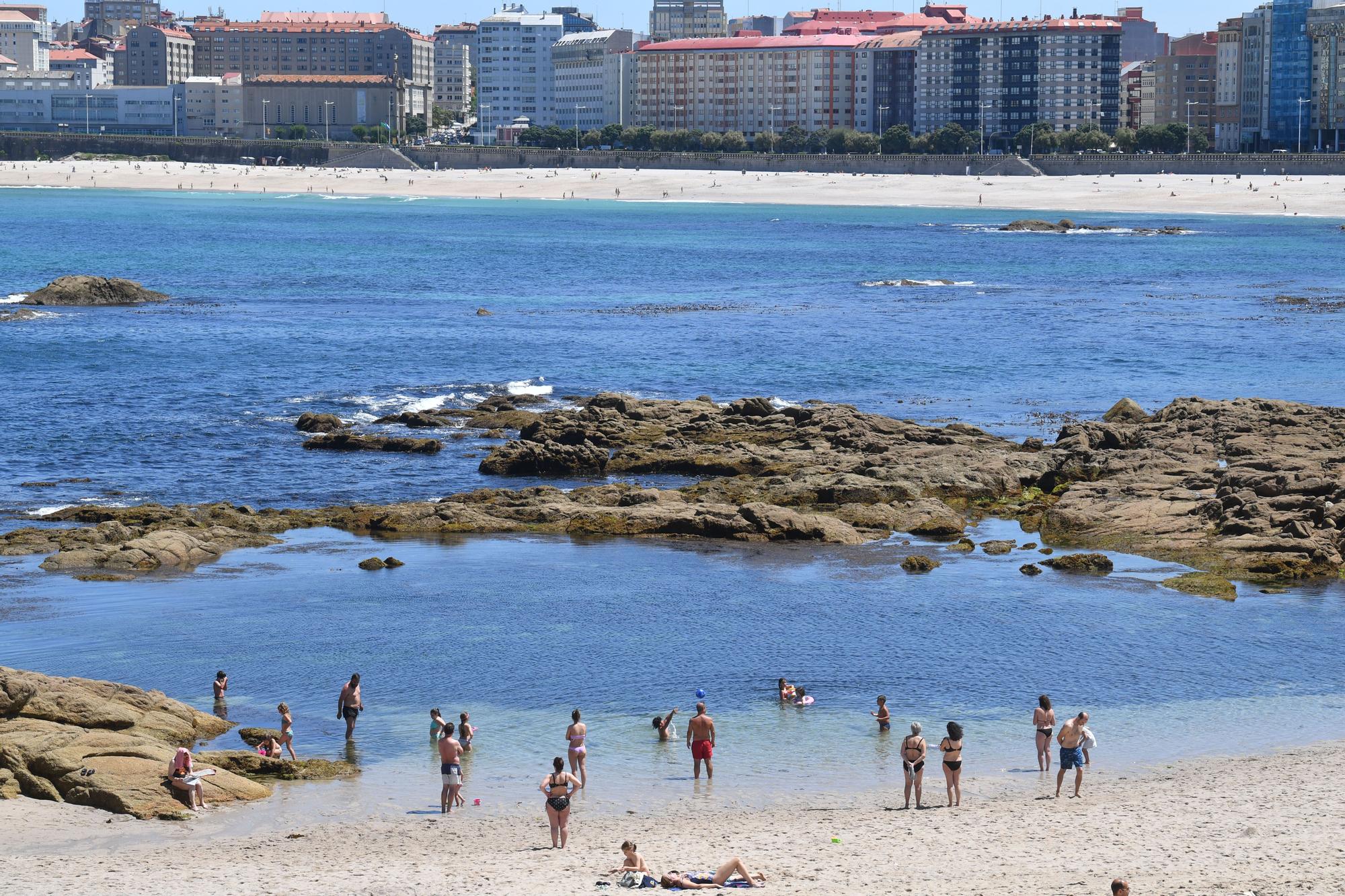 Las altas temperaturas llenan las playas de A Coruña