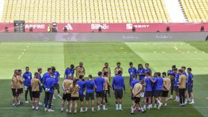 El tumult arbitral incendia la final