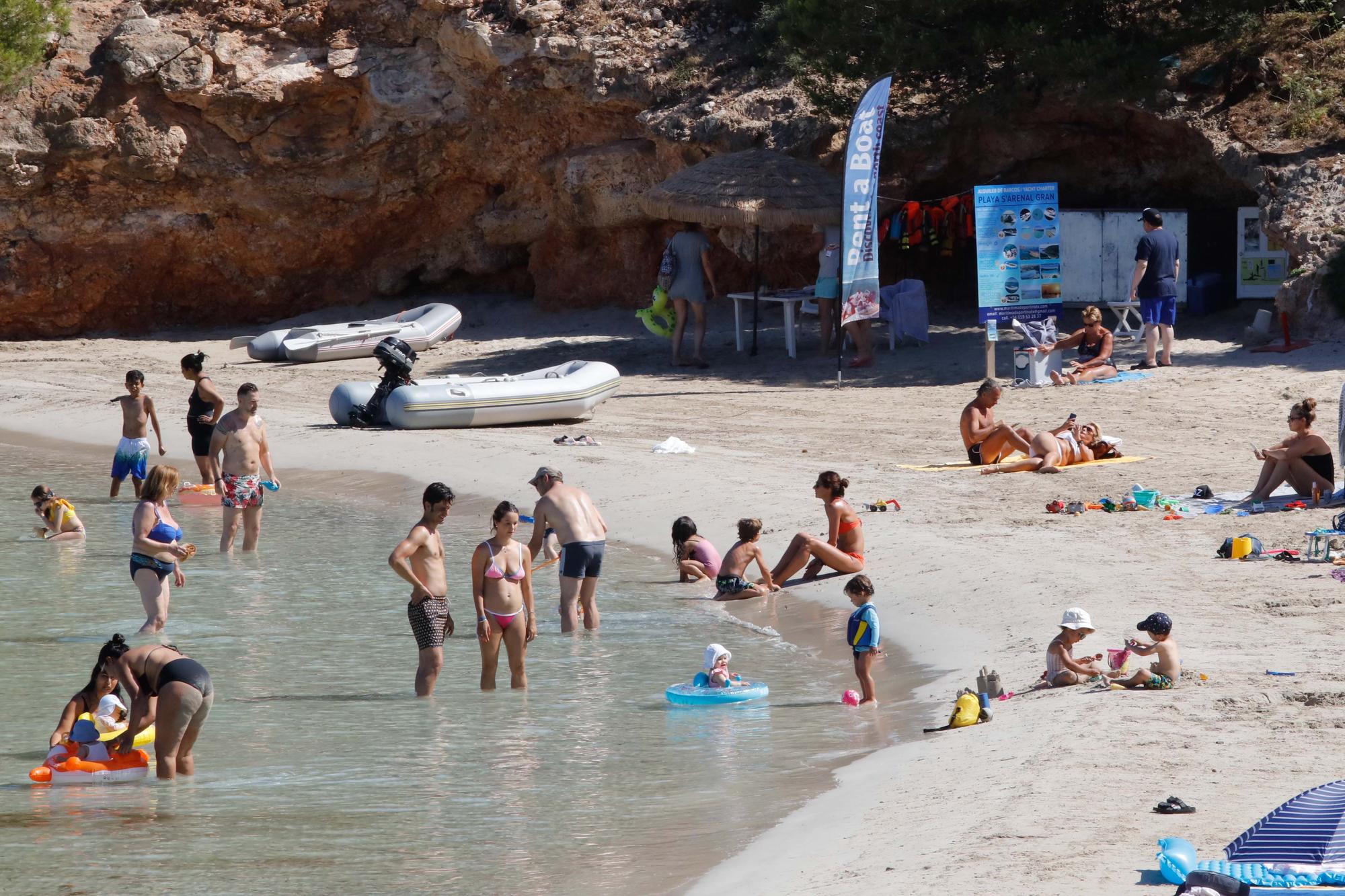 Turismo en Ibiza: Portinatx, destino para adultos