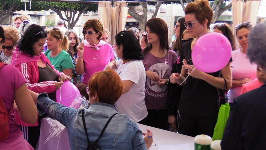 Más de 300 almoradidenses participaron en la I Marcha contra el cáncer de mama