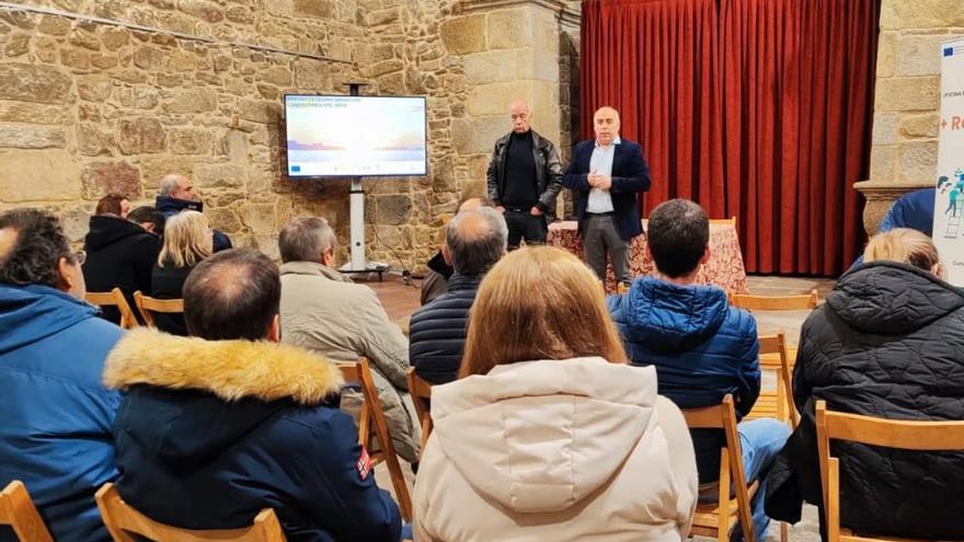 Javier Tourís durante la última charla sobre comunidades energéticas en Vilanova.