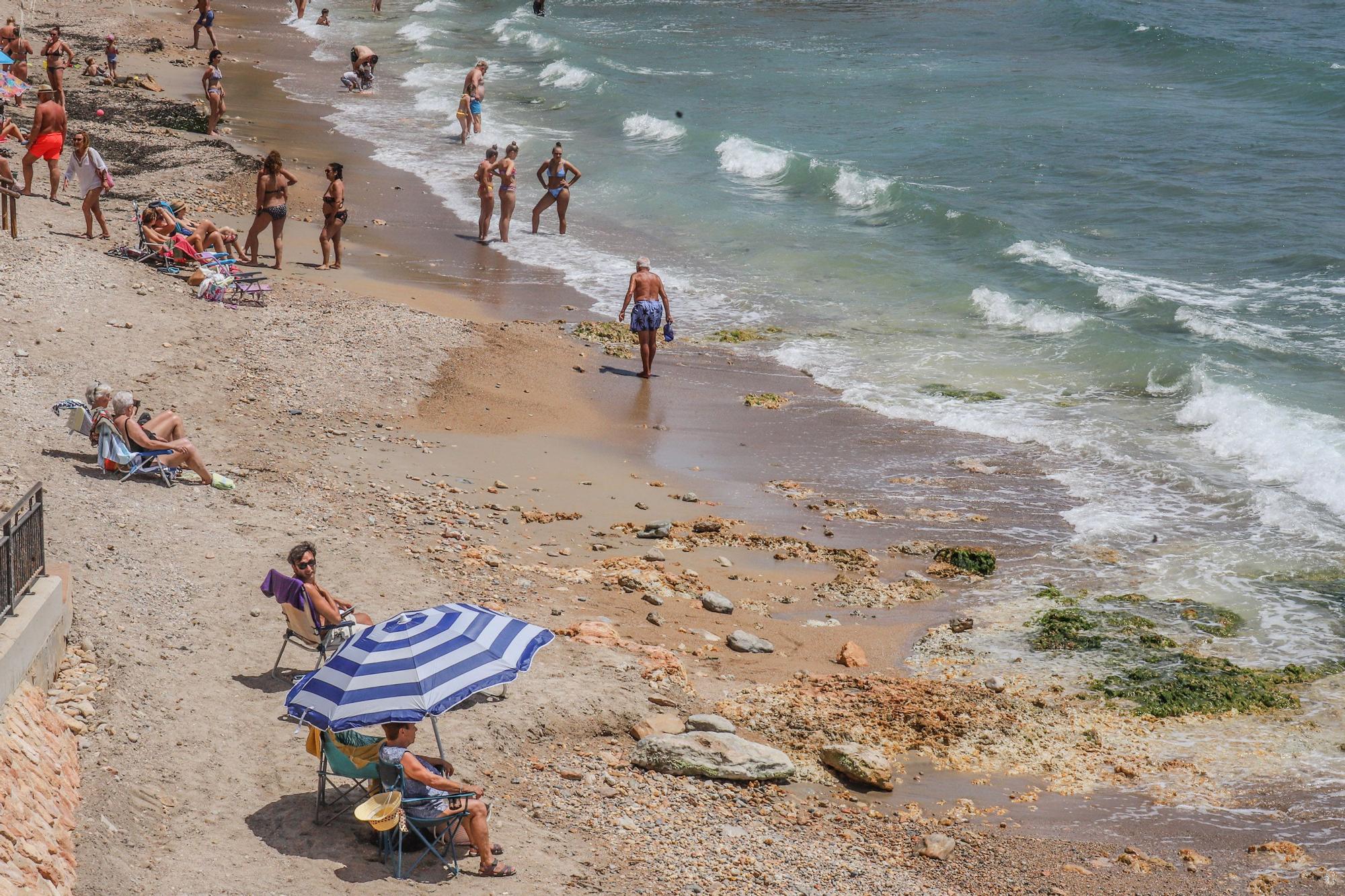 Así están las playas y las calles de Orihuela Costa a un mes del verano