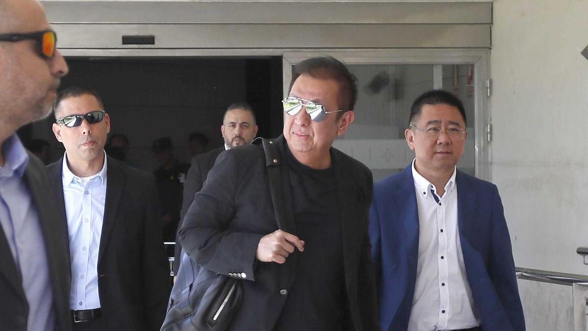 Peter Lim en una de sus llegadas al aeropuerto de Manises
