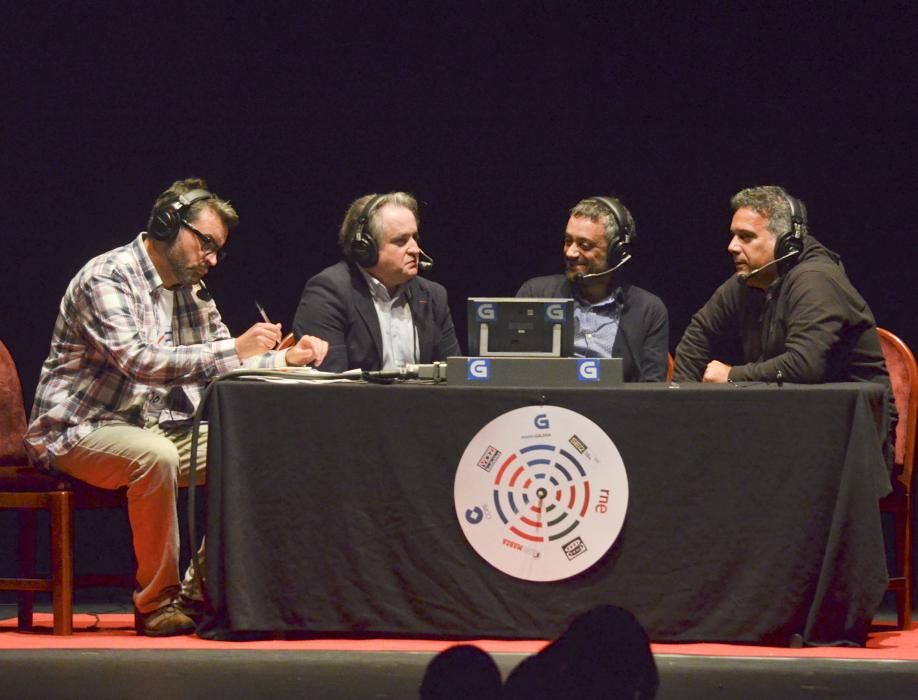 La cuarta edición del programa de radio en directo que organizan profesionales de siete emisoras de la ciudad recauda fondos para la Asociación Gallega de Ludópatas Rehabilitados, Agalure.