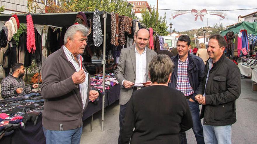 Conejo ha hecho campaña este jueves en Alhaurín y en Guaro.