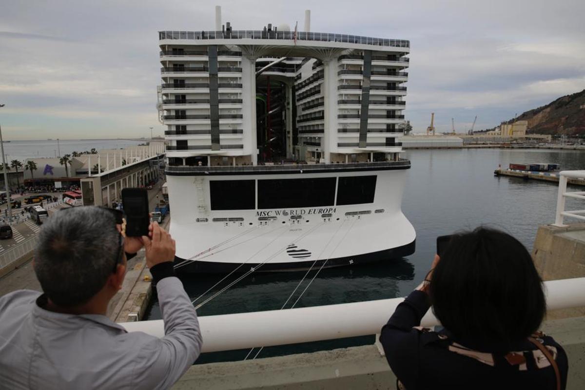 Llega a Barcelona el megacrucero nuevo MSC World Europa