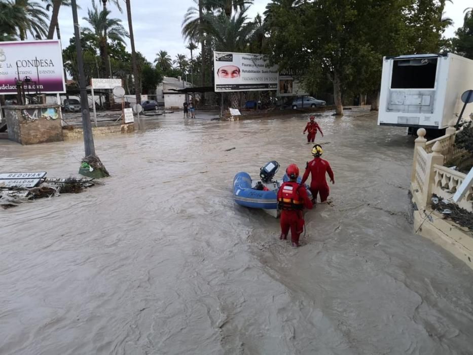 Bomberos y Protección Civil de Alicante participan en las labores de auxilio en la Vega Baja.