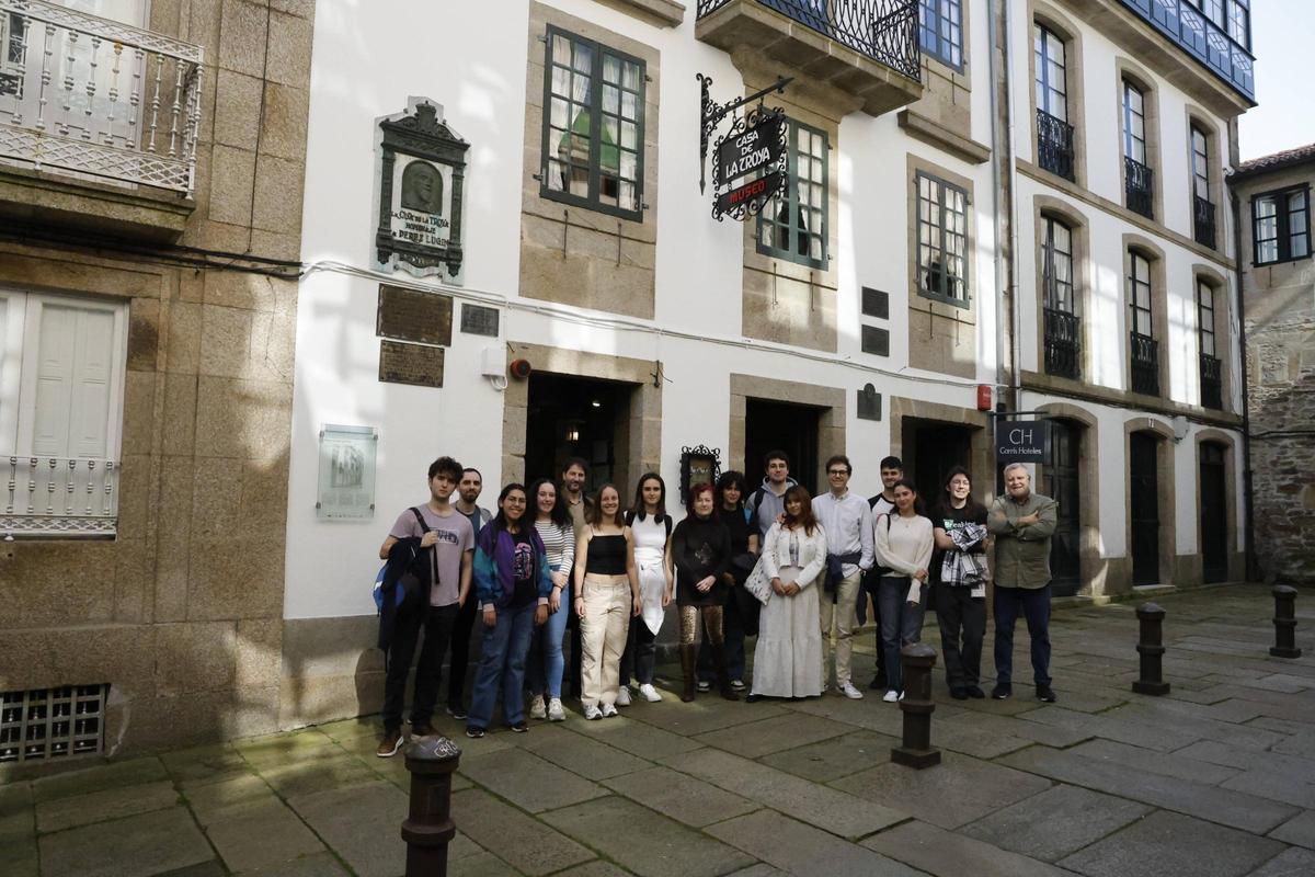 Os estudantes da USC durante a súa visita á Casa da Troia de Santiago