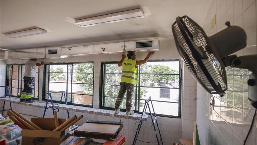 16 de los 19 colegios donde se han hecho obras de climatización no tienen potencia eléctrica suficiente para los nuevos aparatos